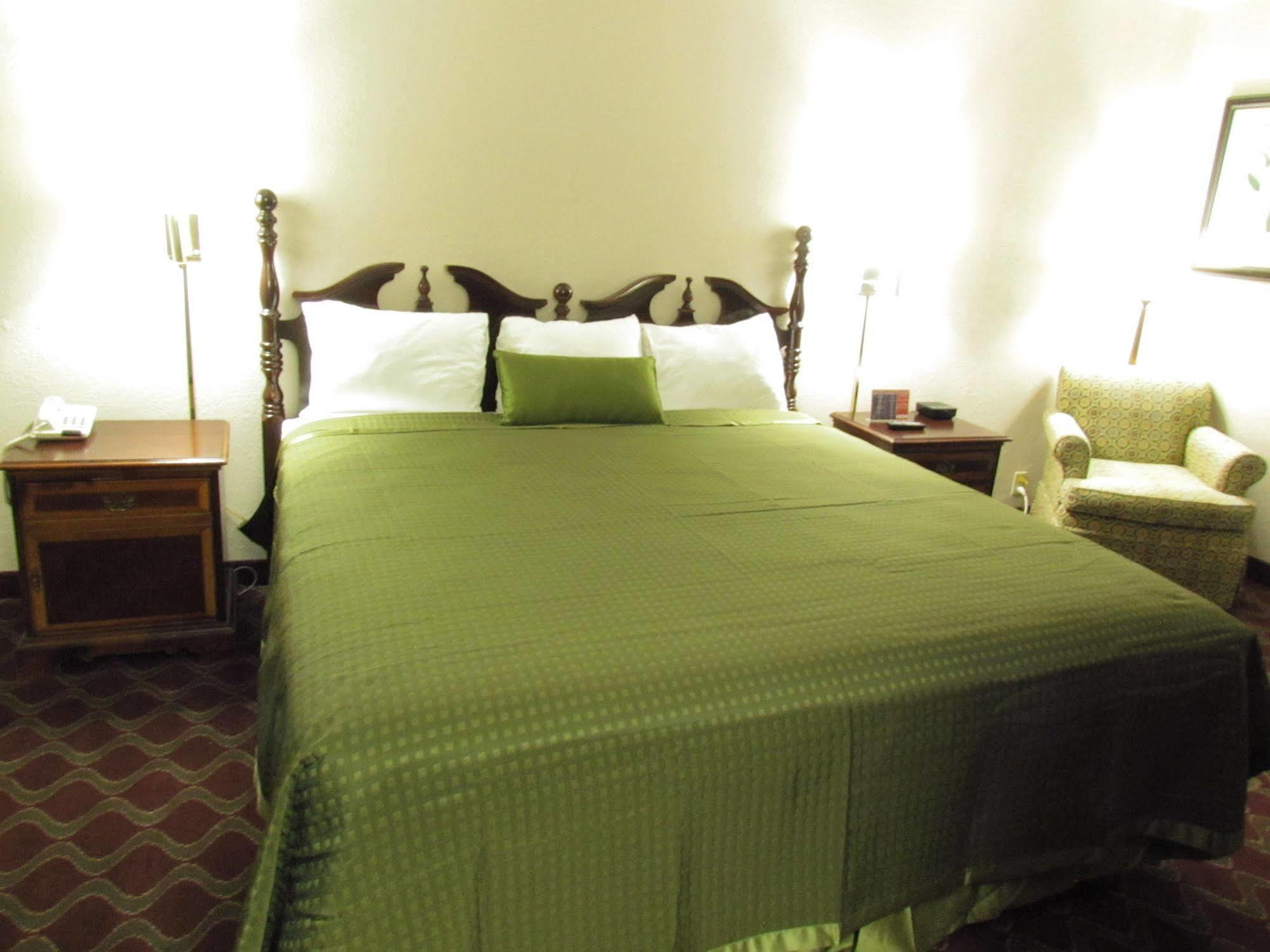 Days Inn & Suites By Wyndham Springfield Oh Экстерьер фото