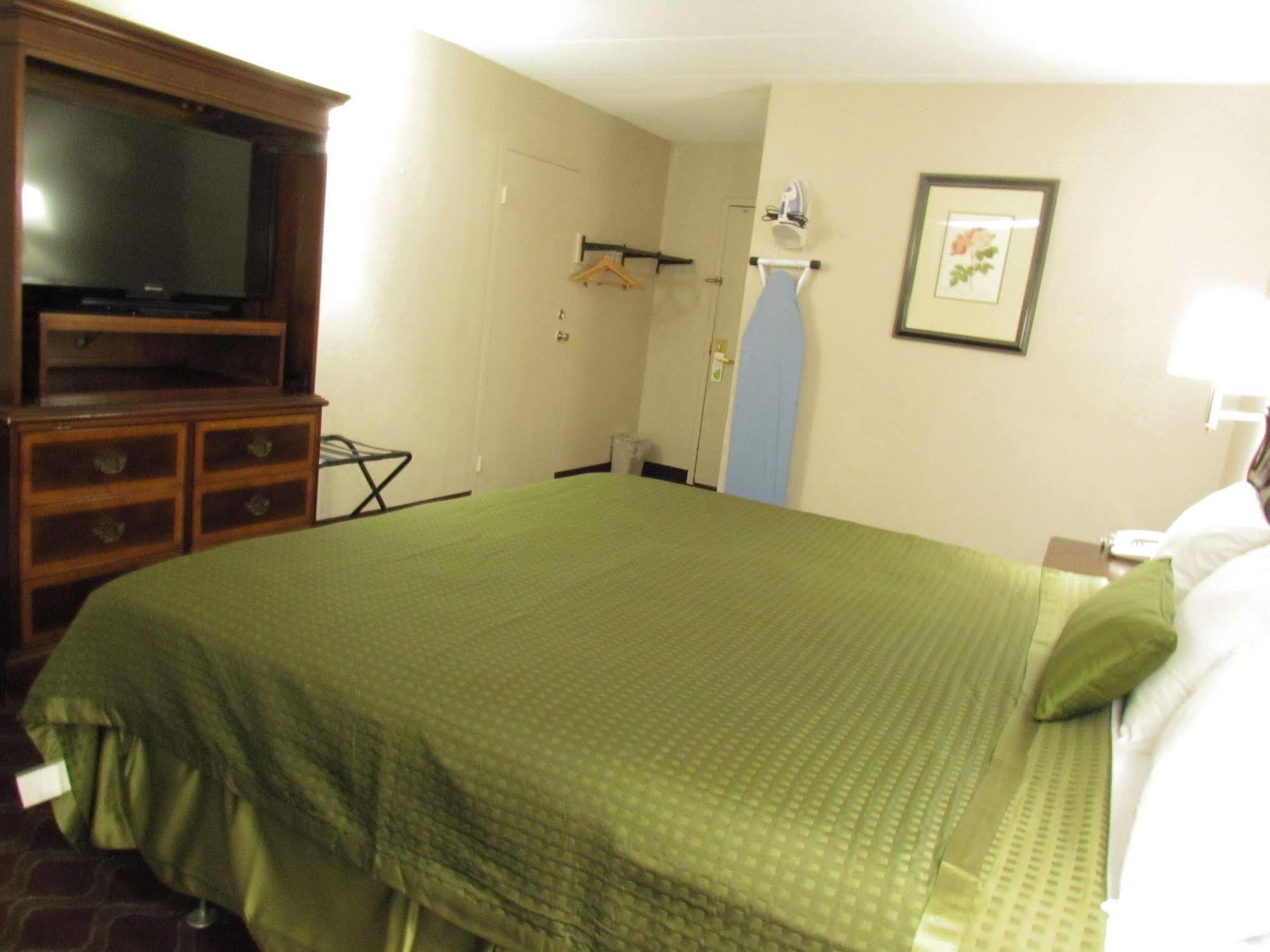 Days Inn & Suites By Wyndham Springfield Oh Экстерьер фото